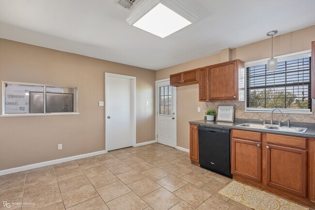 Building Photo - 3427 Horseshoe Trail