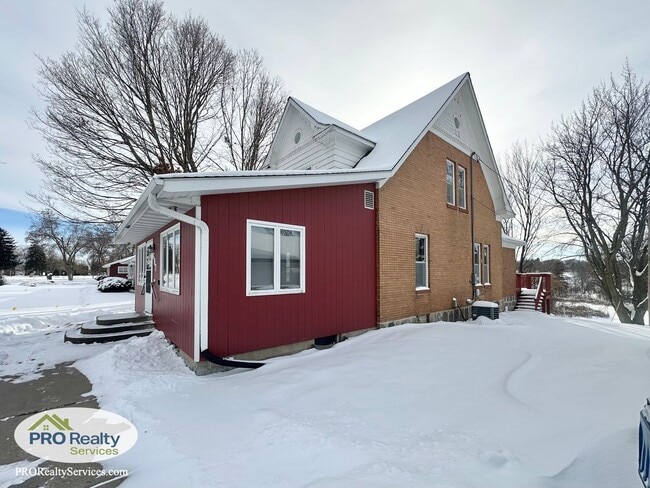 Building Photo - 4 Bedroom Home **50% off January's Rent with a January 2026 Move In**