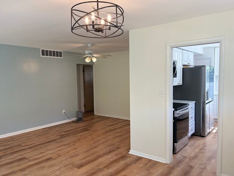 Building Photo - 516 Bayfair Dr