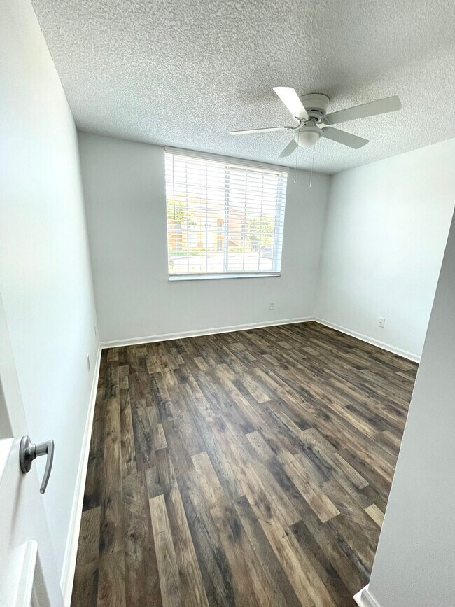 Building Photo - 1230 Wildwood Lakes Blvd