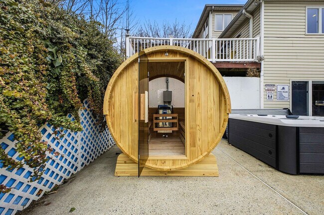 Building Photo - 12 Apple Tree Way