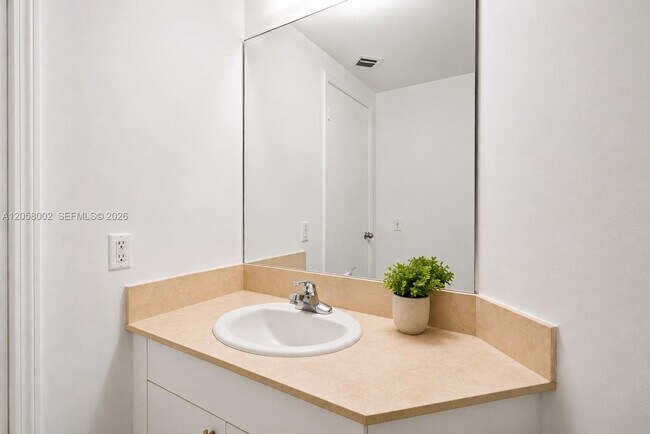 Building Photo - 701 Brickell Key Blvd