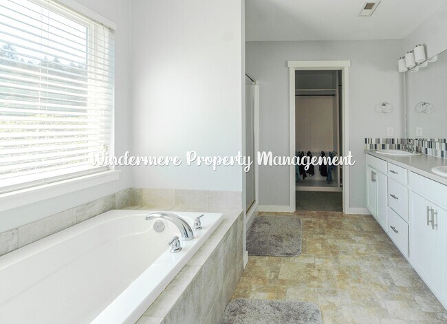 Building Photo - 5064 NW Bear Paw Ct