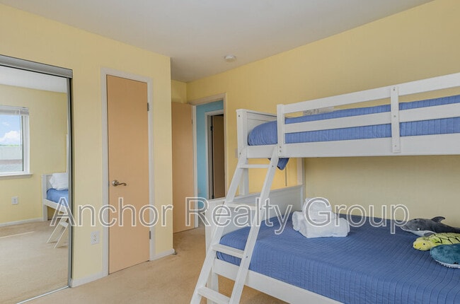 Building Photo - 304 28th St