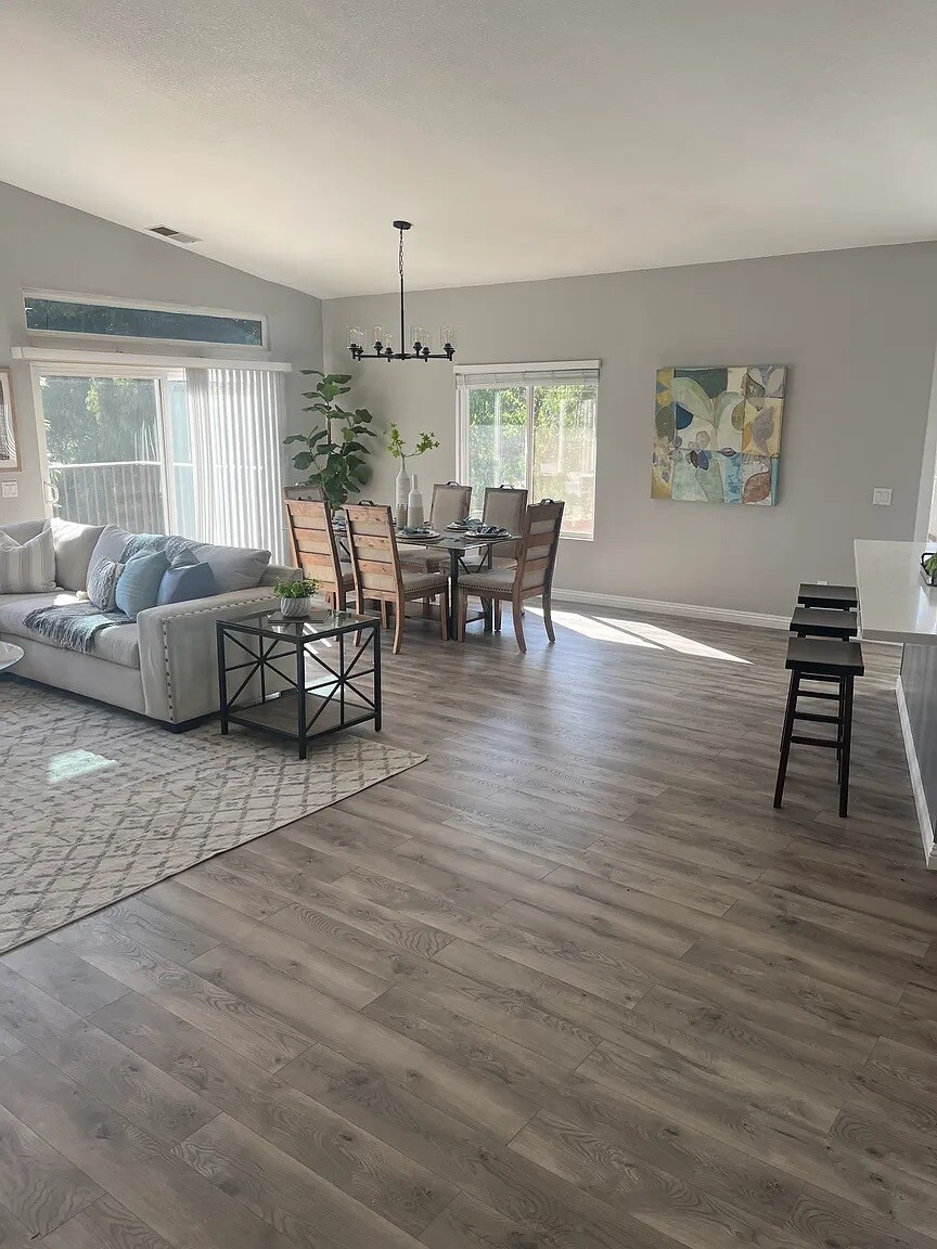 Building Photo - 11112 Calgary Way