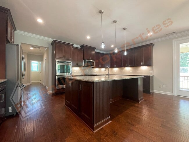 Building Photo - Gorgeous 5 Bedroom Home with First Floor In-law Suite & 3 Car Garage, Golf Course, Pool, Tennis a...