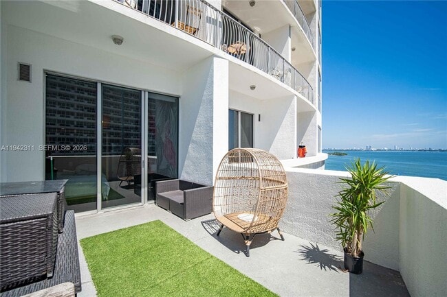 Building Photo - 1750 N Bayshore Dr