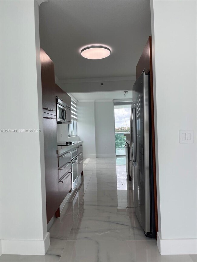 Building Photo - 2681 N Flamingo Rd