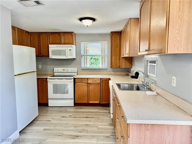 Building Photo - 2169 Barry Dr