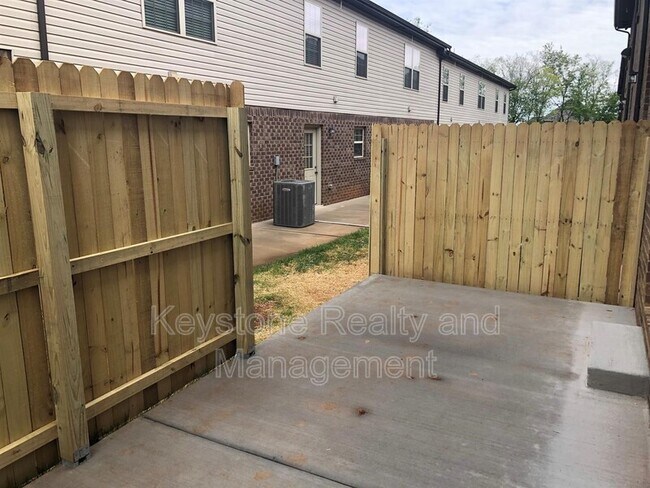 Building Photo - 1611 Railton Ct