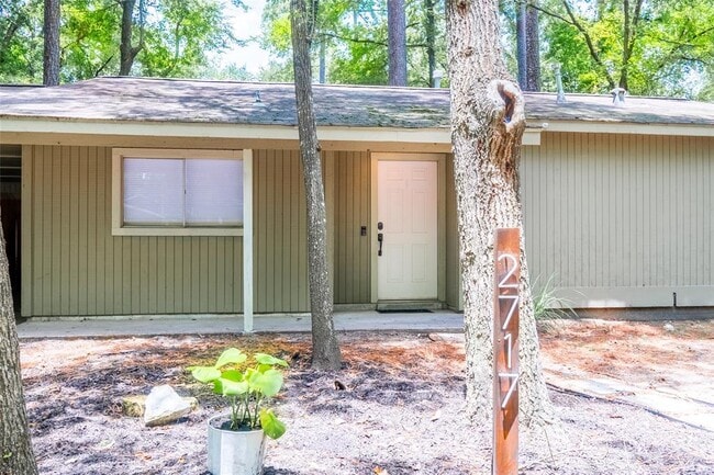 Building Photo - 2717 S Millbend Dr