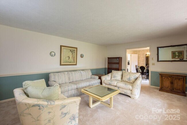 Building Photo - 102 Arbor Ln