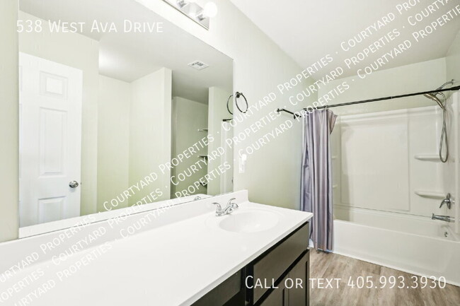 Building Photo - 538 W Ava Dr