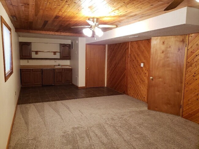 Building Photo - Very nice 4 bedroom, 3 bath home near Palmer Park