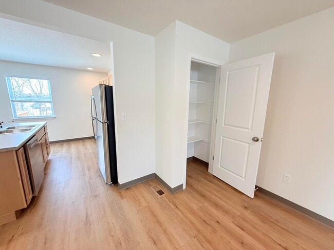 Building Photo - 8125 N Brown Station Rd