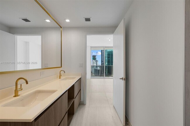 Building Photo - 77 SE 5th St