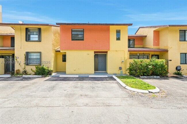 Building Photo - 9674 Fontainebleau Blvd