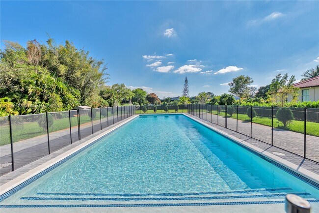 Building Photo - 17110 Reserve Ct