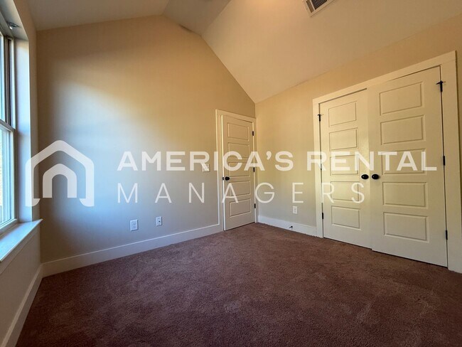 Building Photo - Townhome for Rent in Chelsea! COMING SOON!