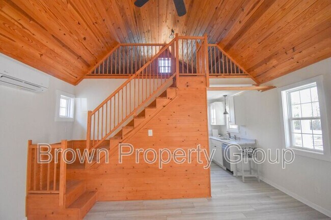 Building Photo - 885 Simmons Rd