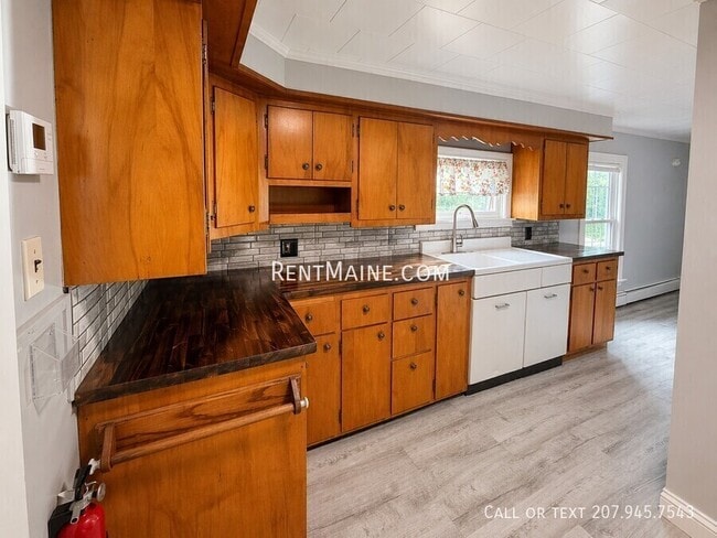 Building Photo - 190 3rd St