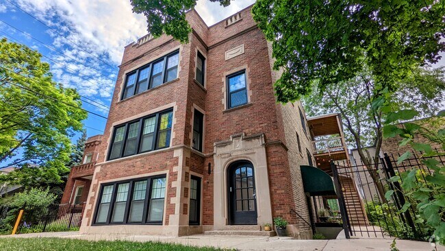 Building Photo - 4011 N Avers Ave