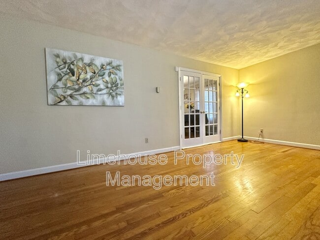 Building Photo - 316 Tudor Pl