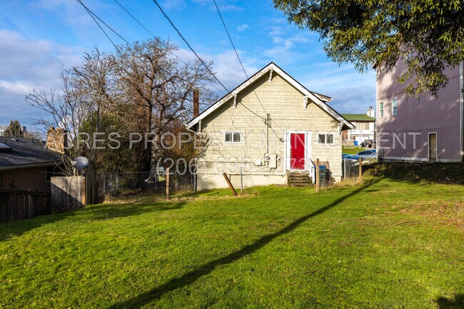Building Photo - 2034 E 34th St