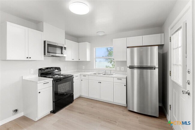 Building Photo - 108 Gm Ln