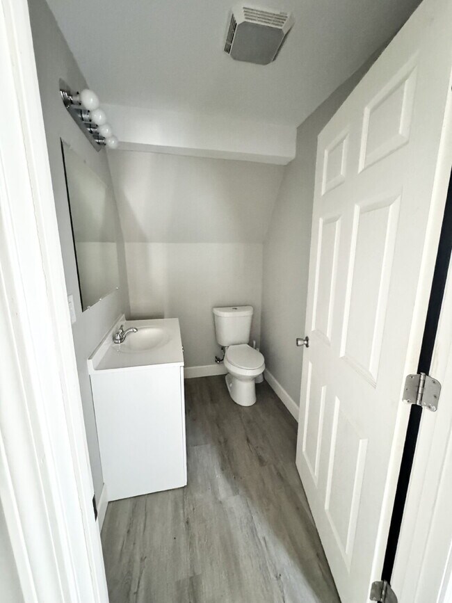 Building Photo - 1 bedroom in Fair Play