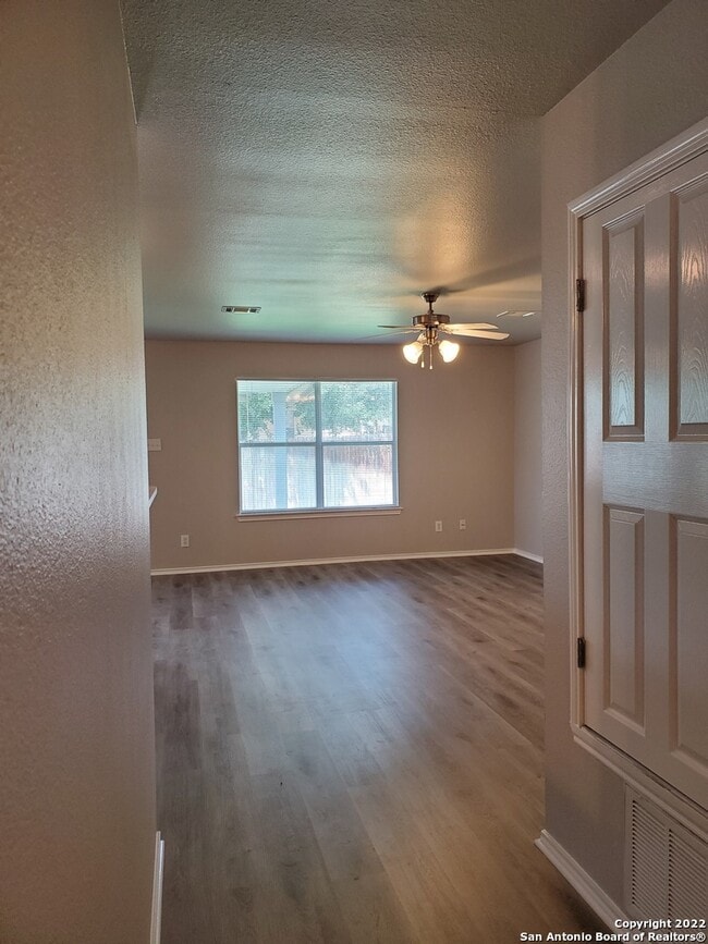 Building Photo - 136 Rattlesnake Way