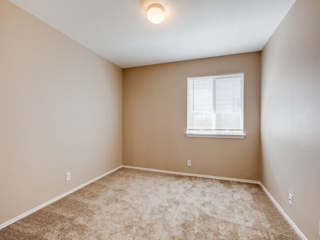 Building Photo - 611 Granite Cliff