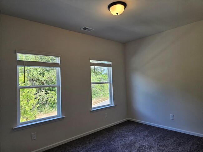 Building Photo - 1666 Eagle Dr