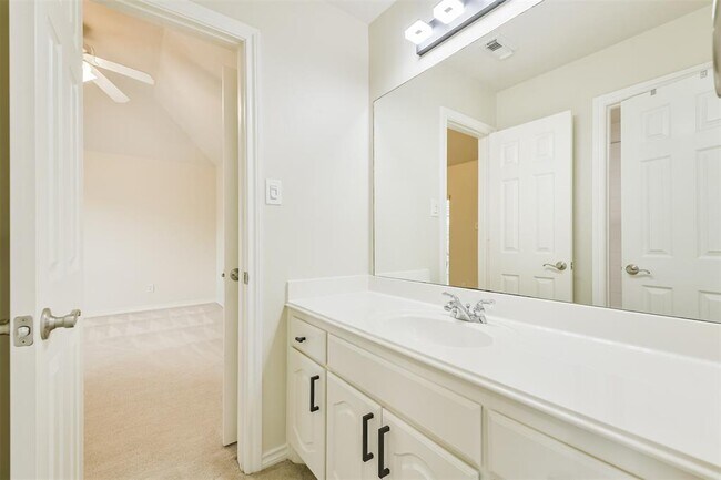 Building Photo - 11918 Mariposa Canyon Dr