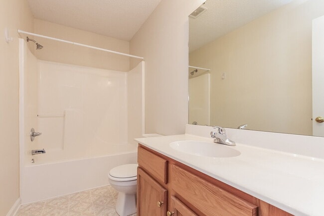 Building Photo - 15476 Stone Hollow Dr
