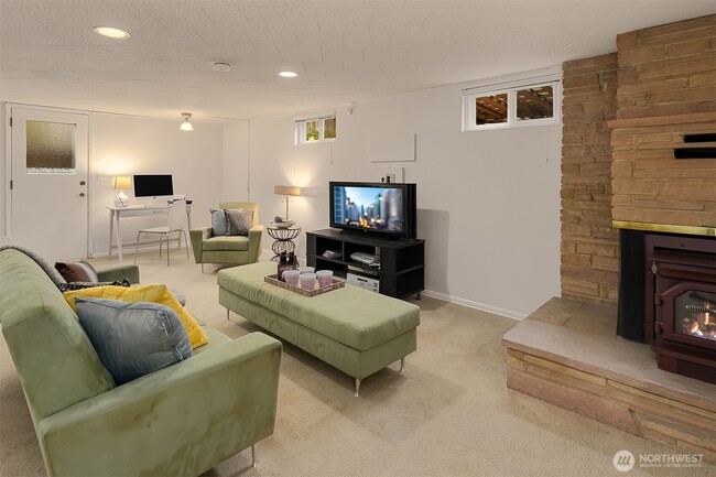 Building Photo - 5035 47th Ave NE