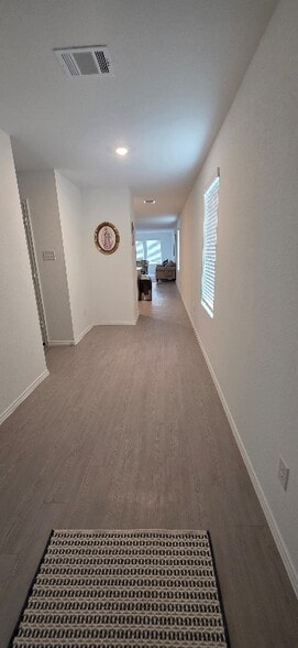 Building Photo - 115 Kings Row Ln