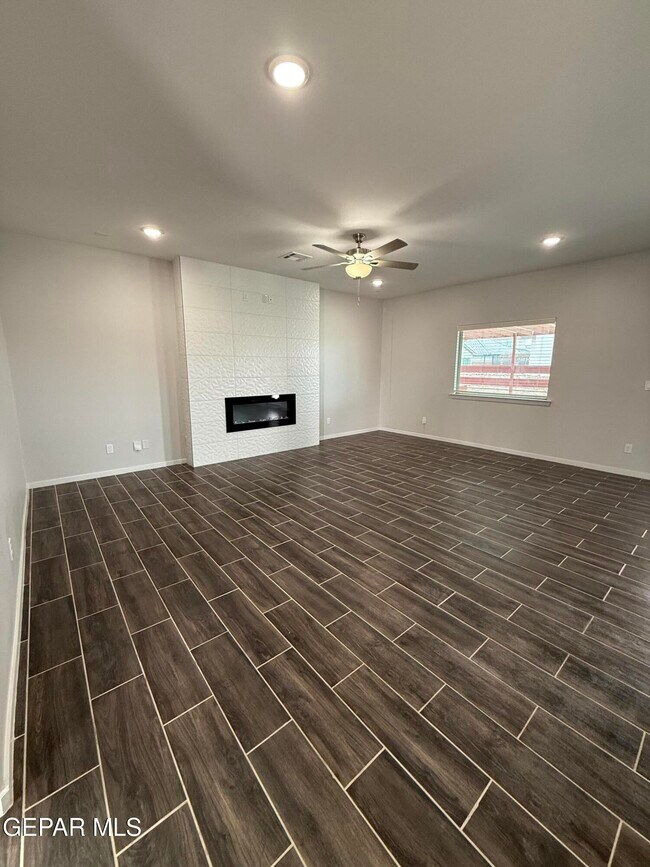 Building Photo - 804 Blingwood