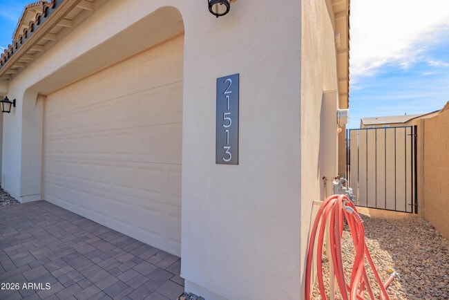 Building Photo - 21513 E Sparrow Dr
