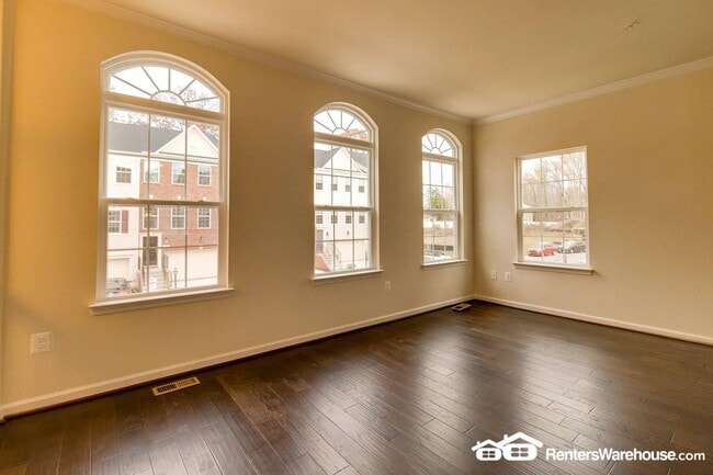 Building Photo - 8120 Mill Falls Ct