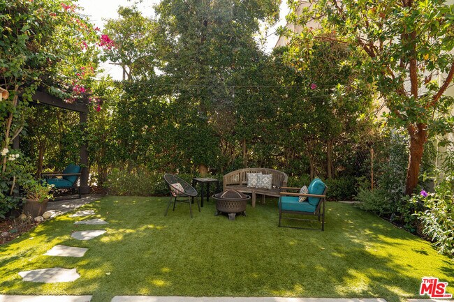 Building Photo - 144 S Orange Dr