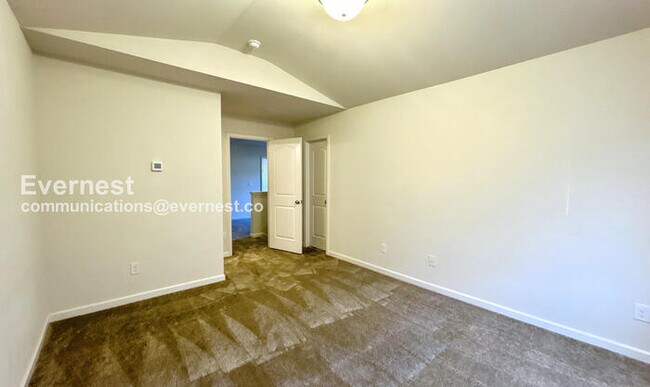 Building Photo - 3 Bed/3 Bath Home with Garage / Pet-Friendly / Available Now!