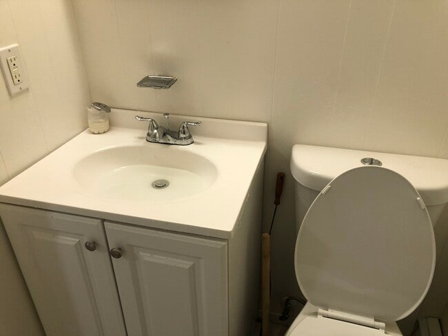 Building Photo - 2618 Ramona St