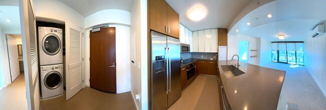 Building Photo - Luxurious 2 Bedroom, 2 Bath Condo with Stu...