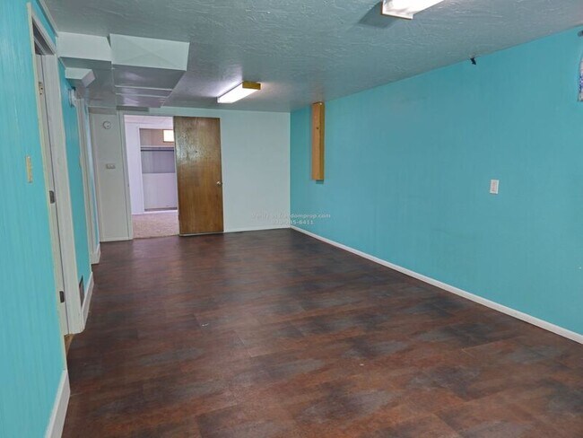 Building Photo - 2312 Mesa Ave