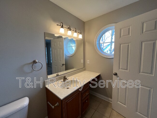 Building Photo - 2029 Ruckle St