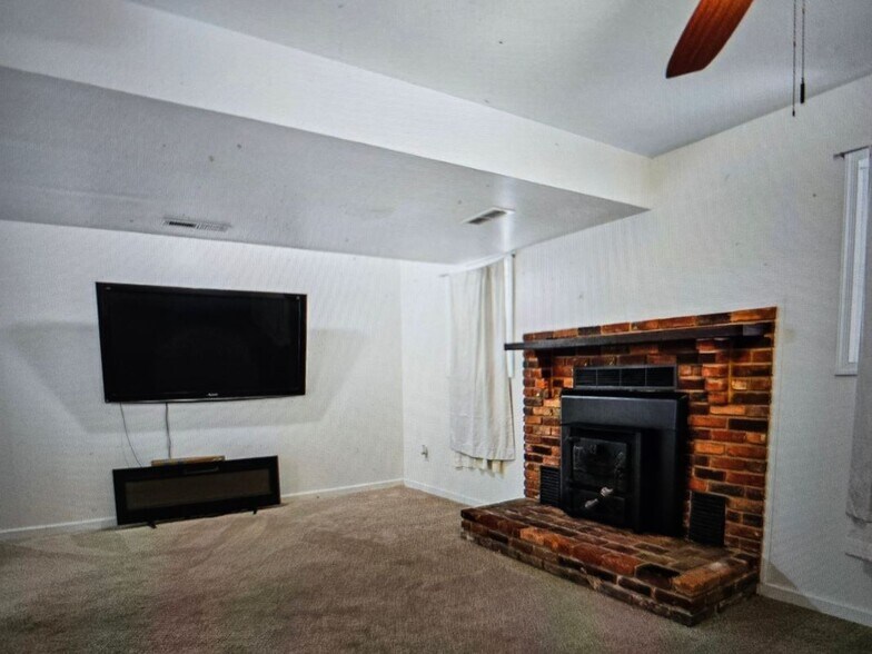 Building Photo - 1134 Chinaberry Ln