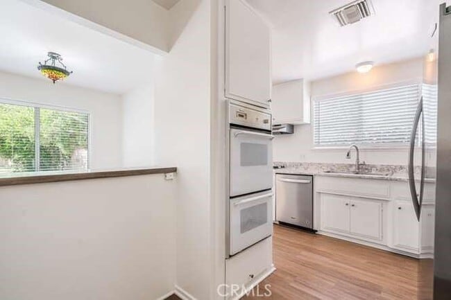 Building Photo - 6575 Cleomoore Ave