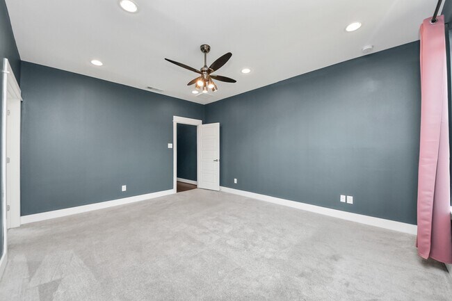 Building Photo - 1411 Boswell St