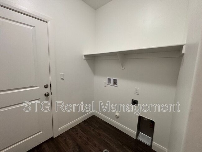 Building Photo - 1092 Alegre Alley
